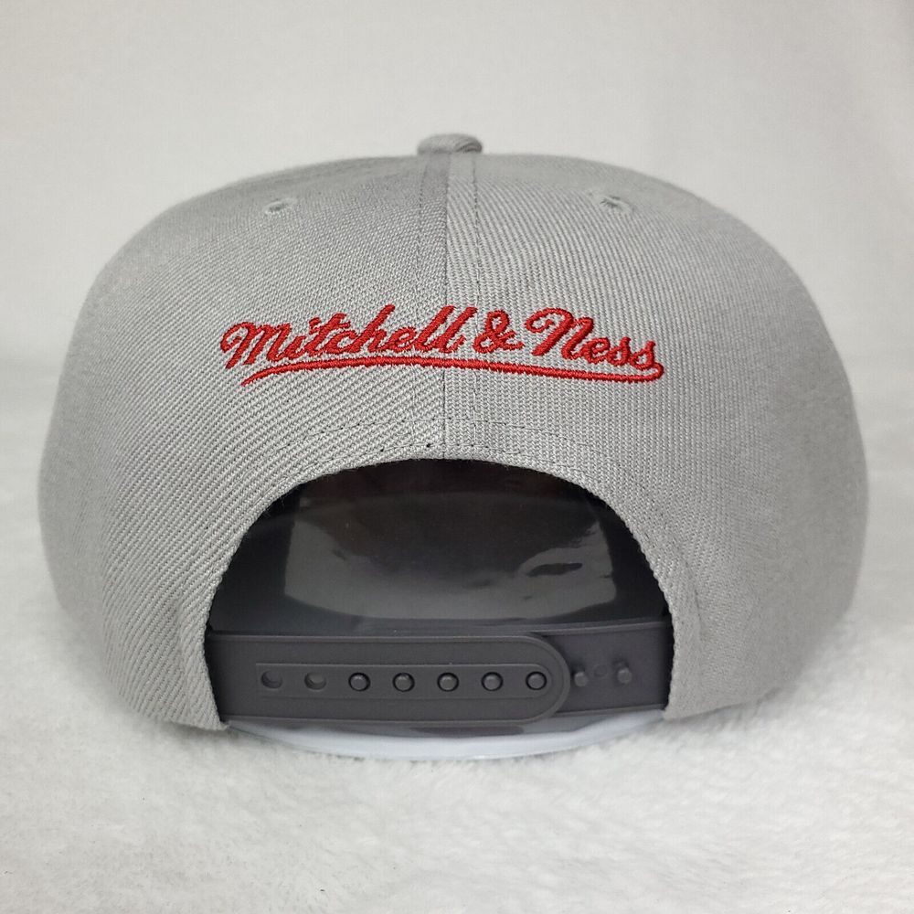 Chicago Bulls Mitchell & Ness NBA Snapback Hat Cap Red Yellow 3D Logo Gray NWT - Picture 6 of 9